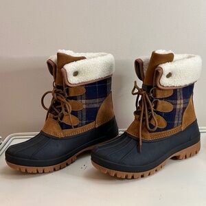 Women’s Plaid Lace-Up Winter Boot with Faux Shearling - Brown/Black